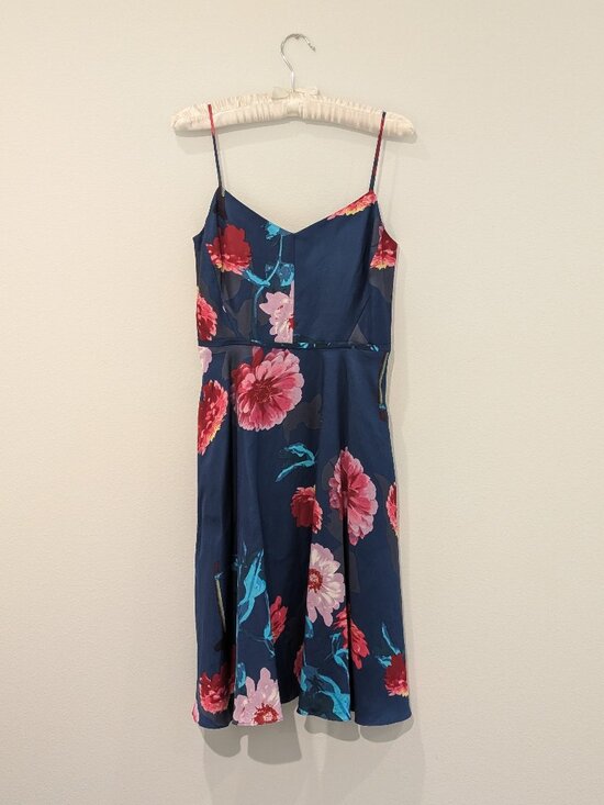 Banana Republic Dresses & Skirts - Banana Republic navy floral zinnia dress